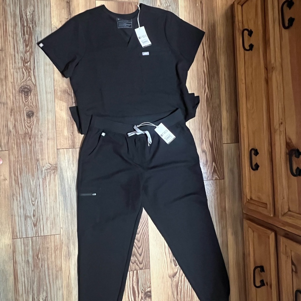 NWT Figs Black Women's Scrubs Set. Catalina Scrub Top & Zamora Srub Pant